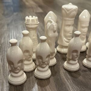 ♟️ Vintage Duncan Ceramic Chess Set – 31 Pieces + 1950s Chess Book